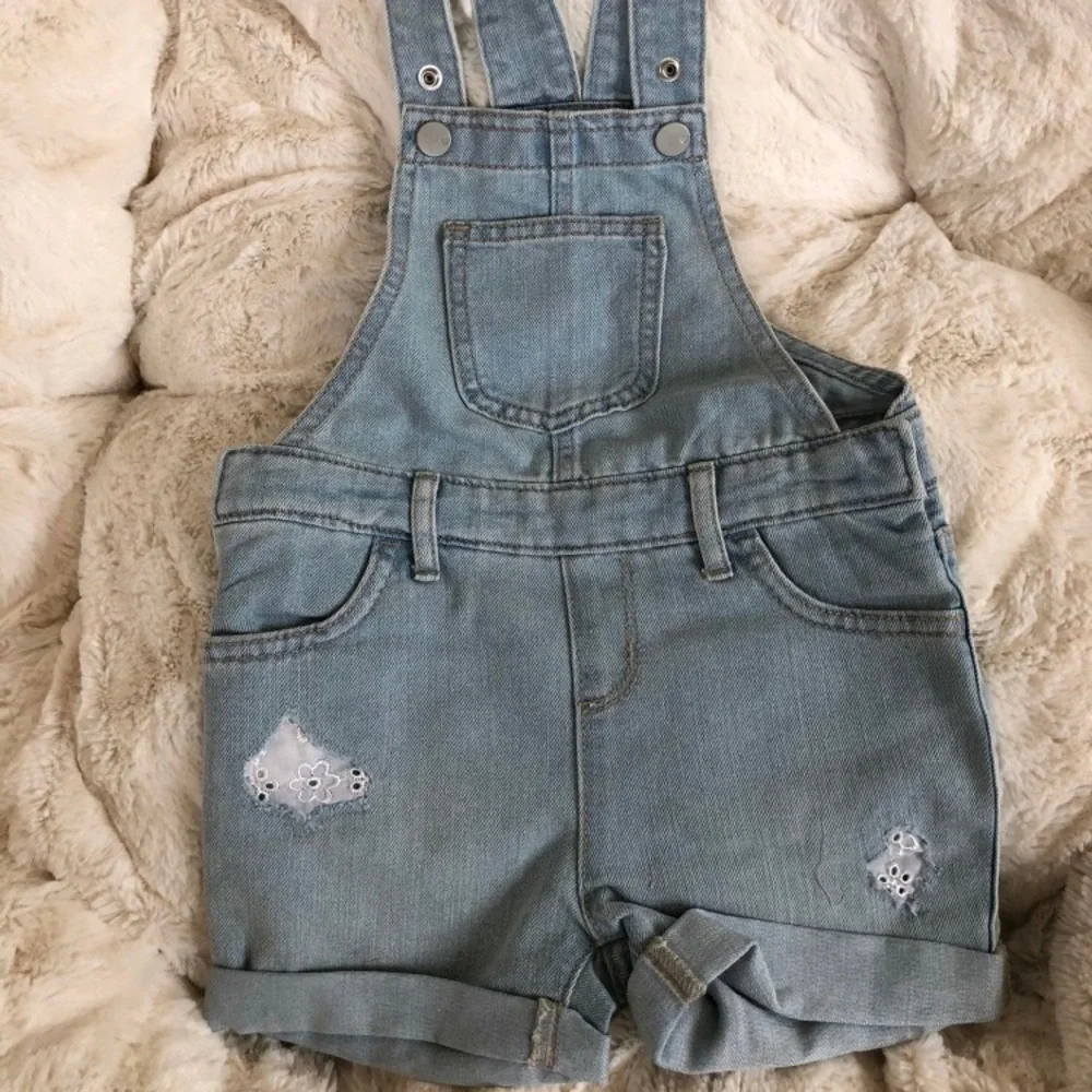 🌻  4/$25. The Children’s Place Girls denim overalls, Size 3t, NWT